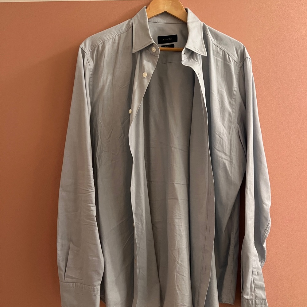 Massimo Dutti Men’s Button Up Shirt. 100% Cotton Light Blue. Size XL. Like New.